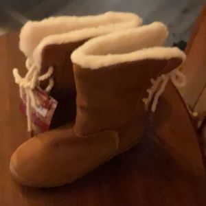 HOT  MUK LUKS Brown with Sherpa Lined Size 7.5 NWT